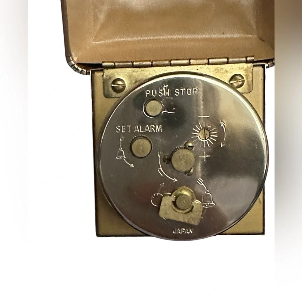 MCM Travel Alarm Clock INGRAHAM LUMINOUS-Wind up flip open case-Vintage works - Picture 2 of 7